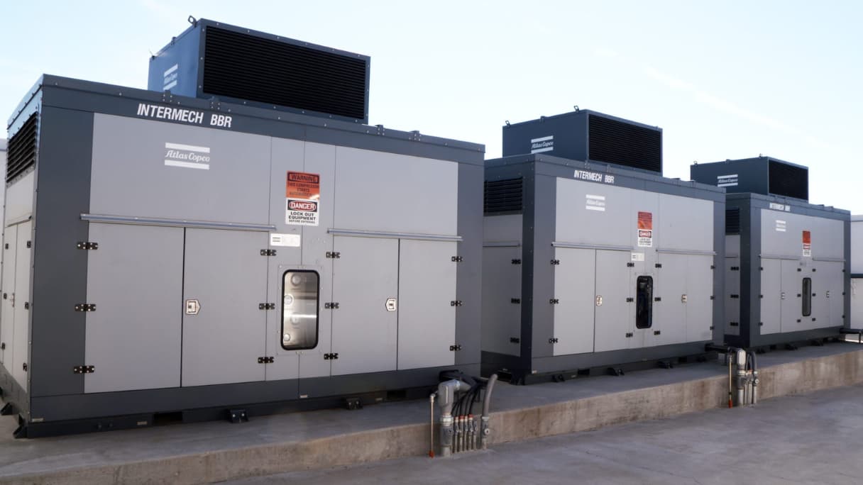 Cilat janë shenjat që duhet të ndërroni filtrin separator tek motokompresori Atlas Copco?