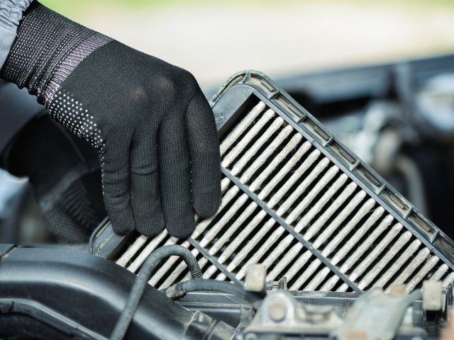 Si ndikojnë filtrat në konsumin e karburantit dhe performancën e makinës?